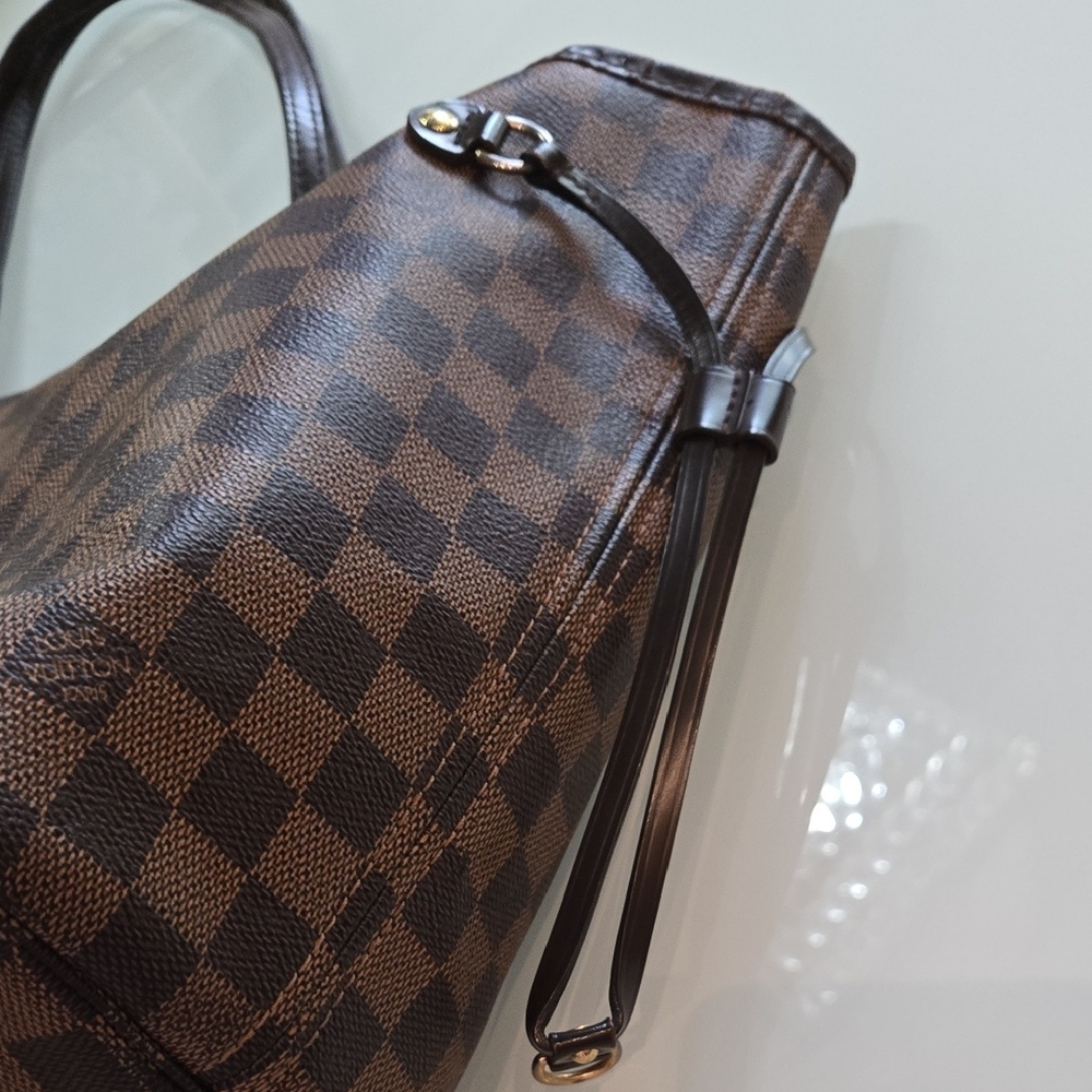 LV Neverfull Bag - Picture 13 of 15